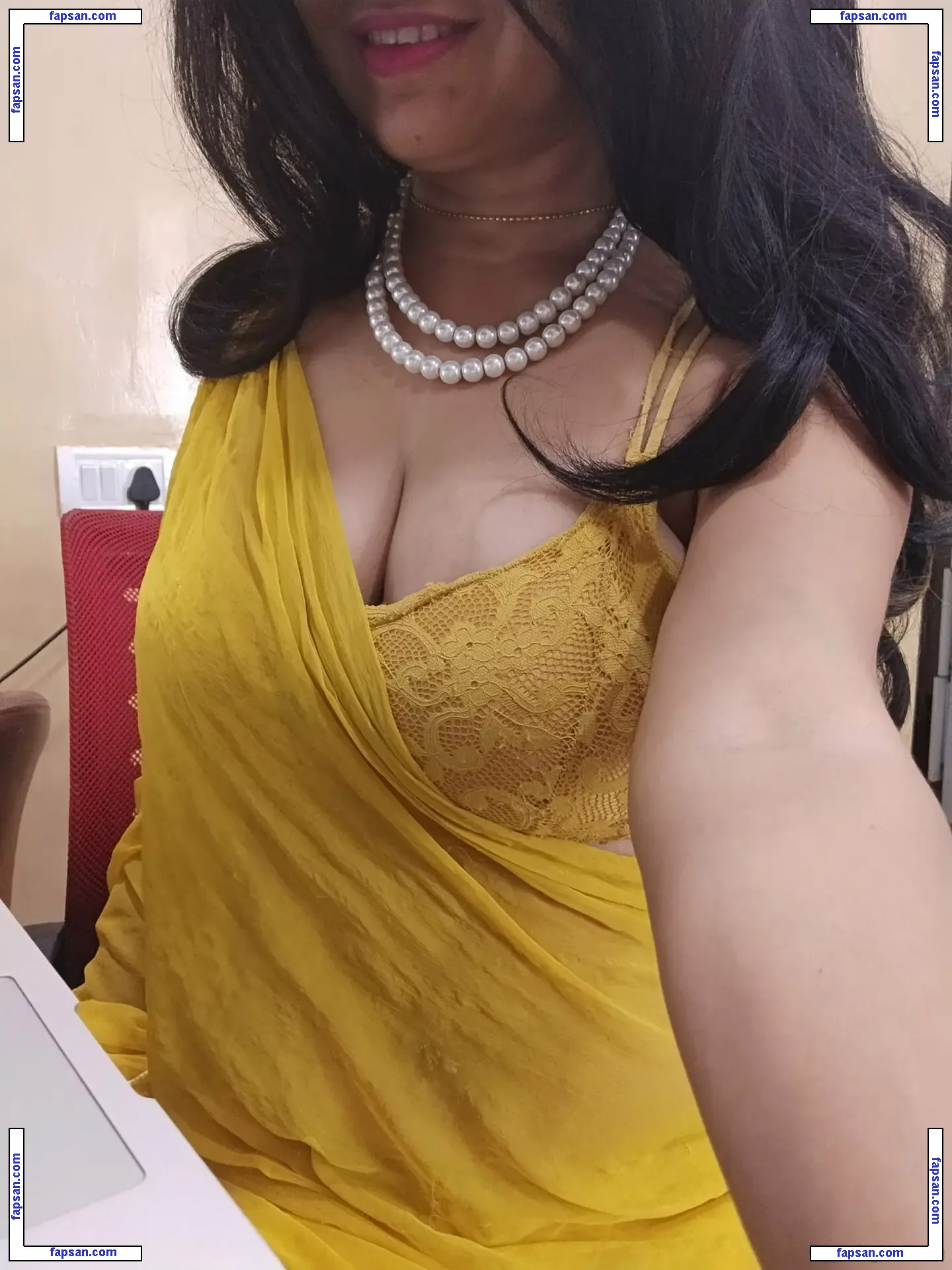 Yoursradhikacb nude photo #0001 from OnlyFans