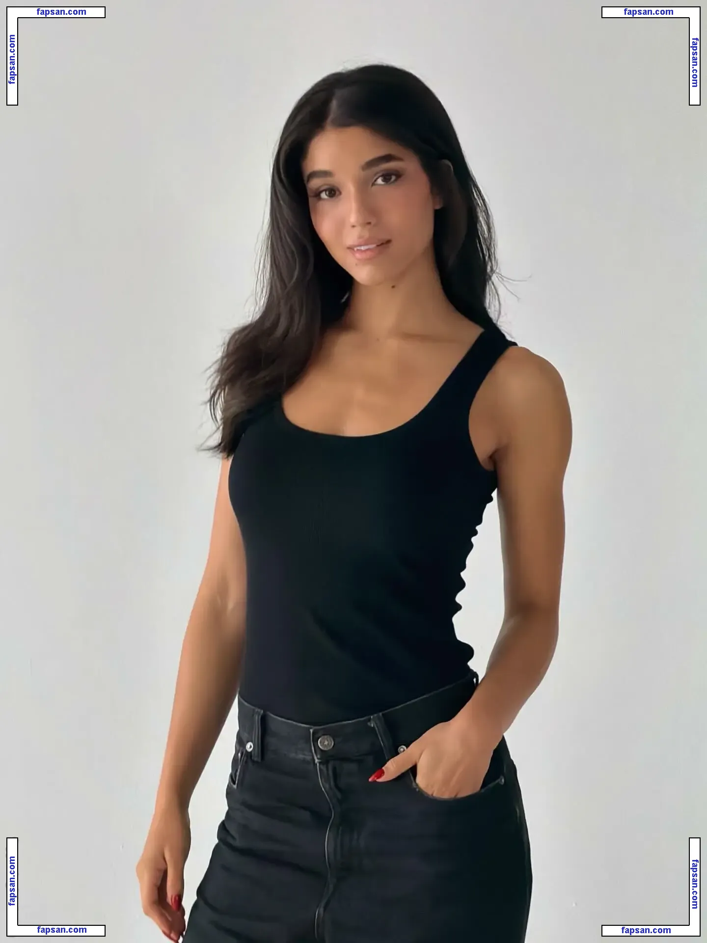 Yovanna Ventura nude photo #1002 from OnlyFans