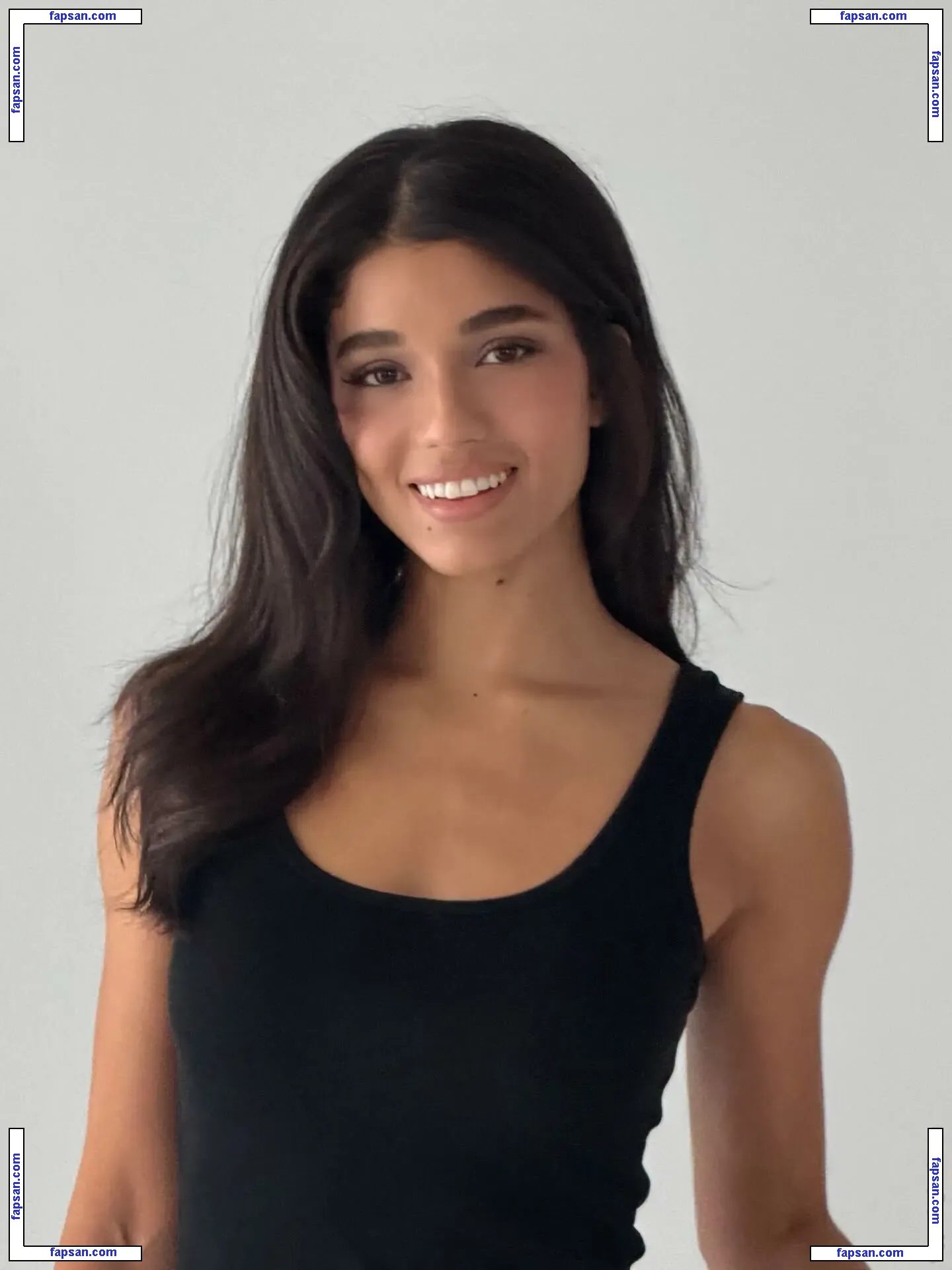 Yovanna Ventura nude photo #1004 from OnlyFans