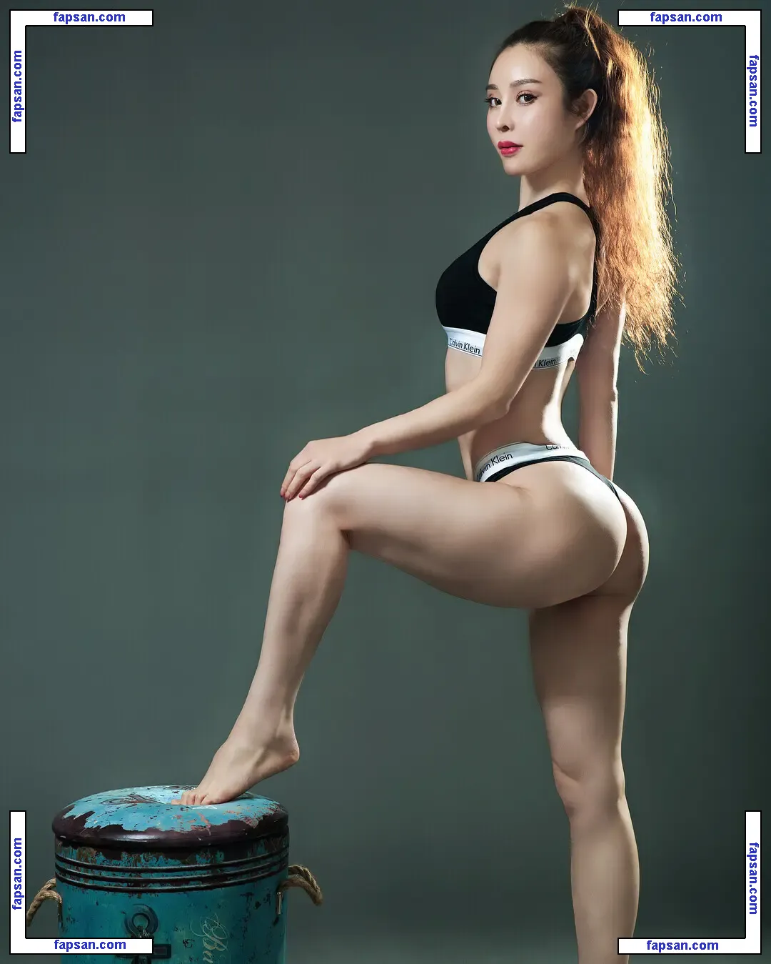 Yuan Herong nude photo #0434 from OnlyFans