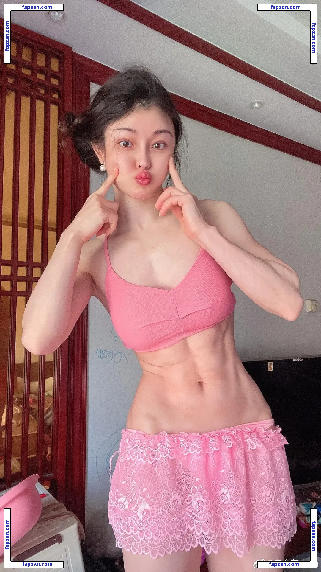 Yuan Herong nude photo #0650 from OnlyFans