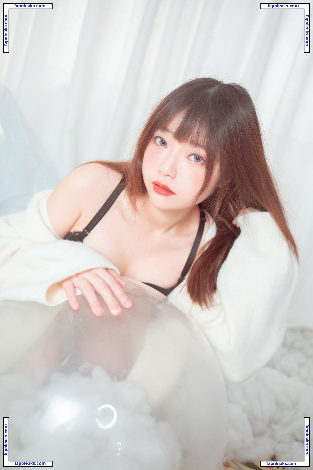 yuanyuan1126 / yuan_yuan1126 nude photo #0003 from OnlyFans