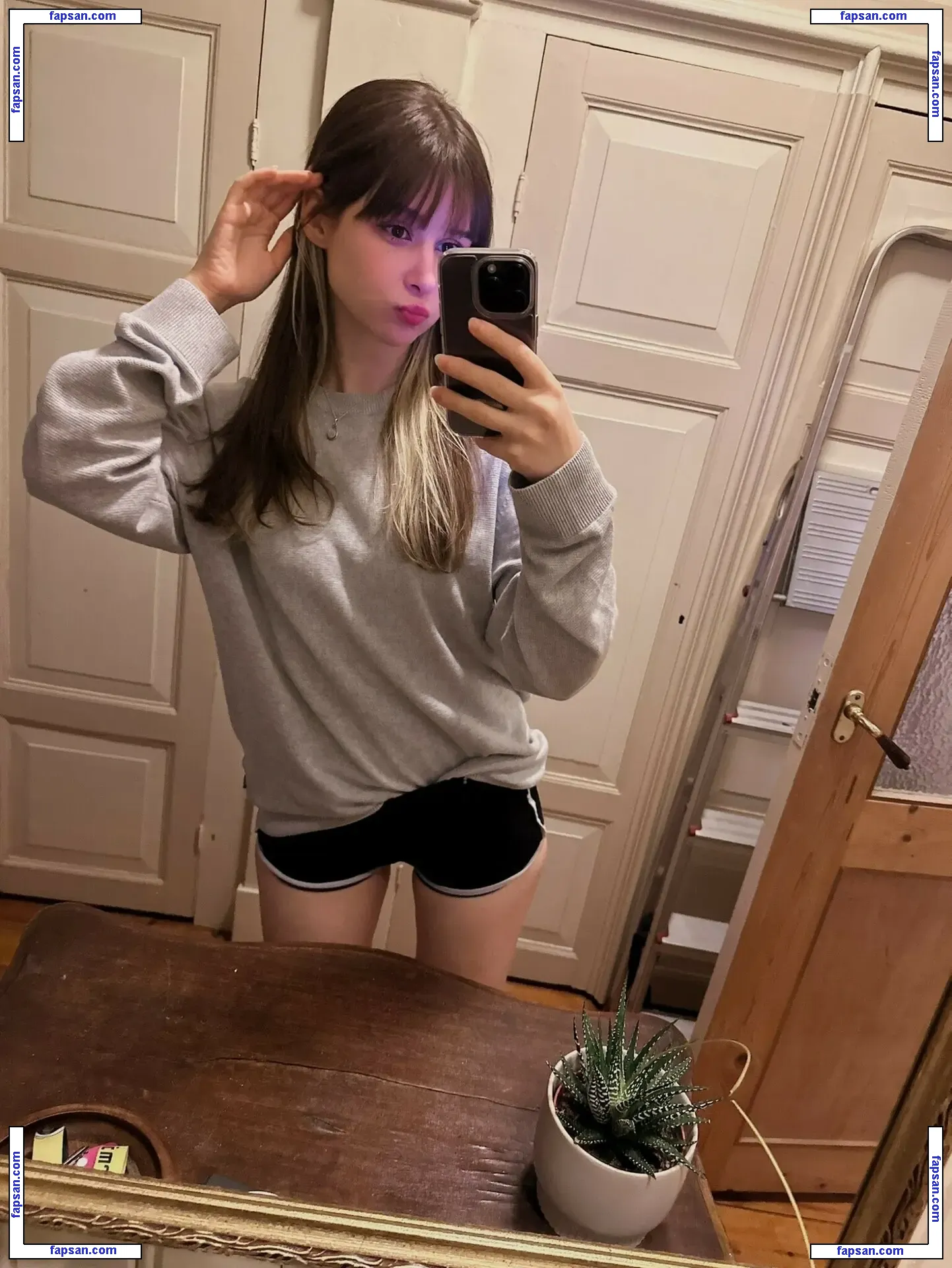 Yuli nude photo #0047 from OnlyFans