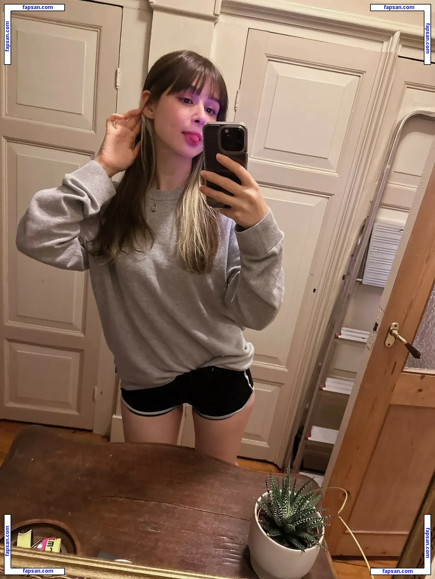 Yuli nude photo #0048 from OnlyFans