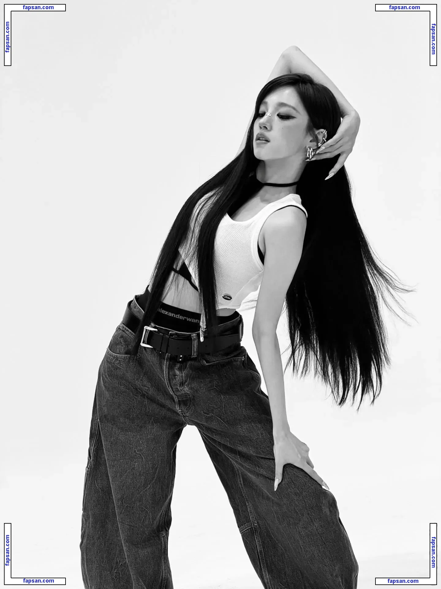 _Yuqi_ голая фото #0052 с Онлифанс