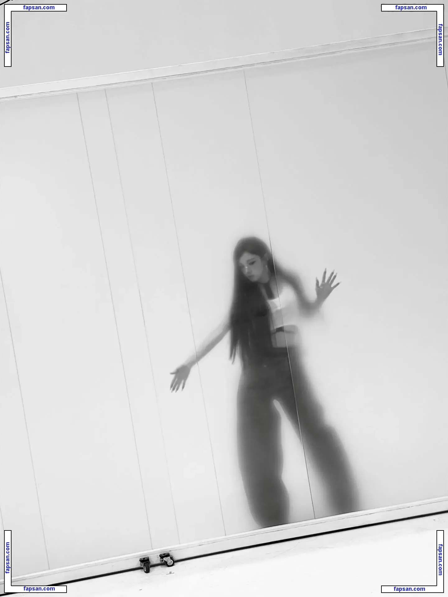 _Yuqi_ голая фото #0053 с Онлифанс