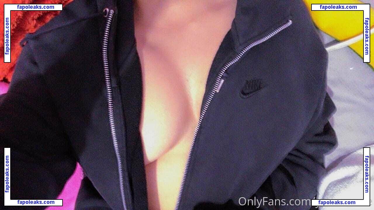 Yuwummie / Yummie / yummie.berry nude photo #0061 from OnlyFans