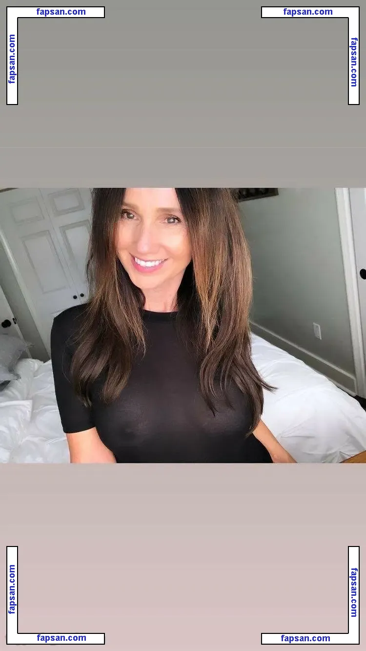 Yvettedesigns nude photo #0011 from OnlyFans