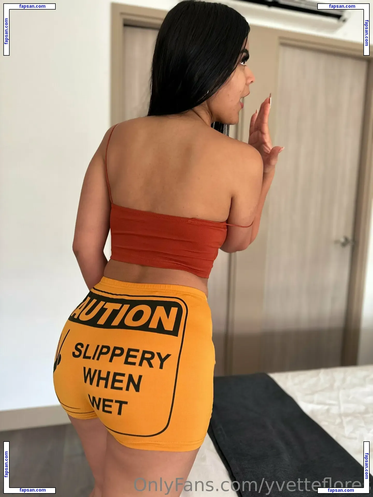 yvetteflores nude photo #0030 from OnlyFans