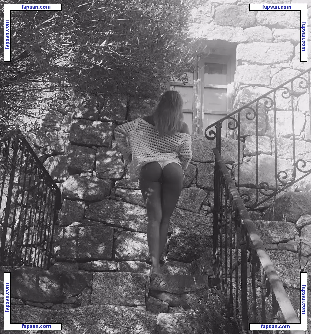 Zahia Dehar nude photo #0020 from OnlyFans
