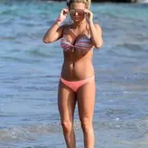 Zara Holland голая #0427