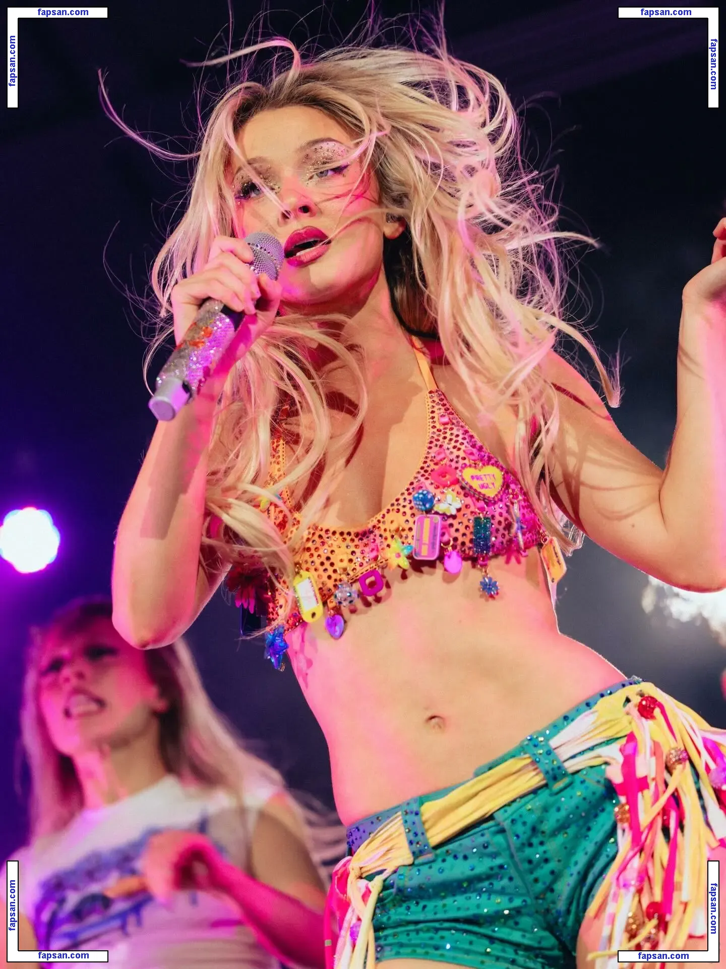 Zara Larsson голая фото #0196 с Онлифанс