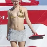 Zara Larsson голая #0133