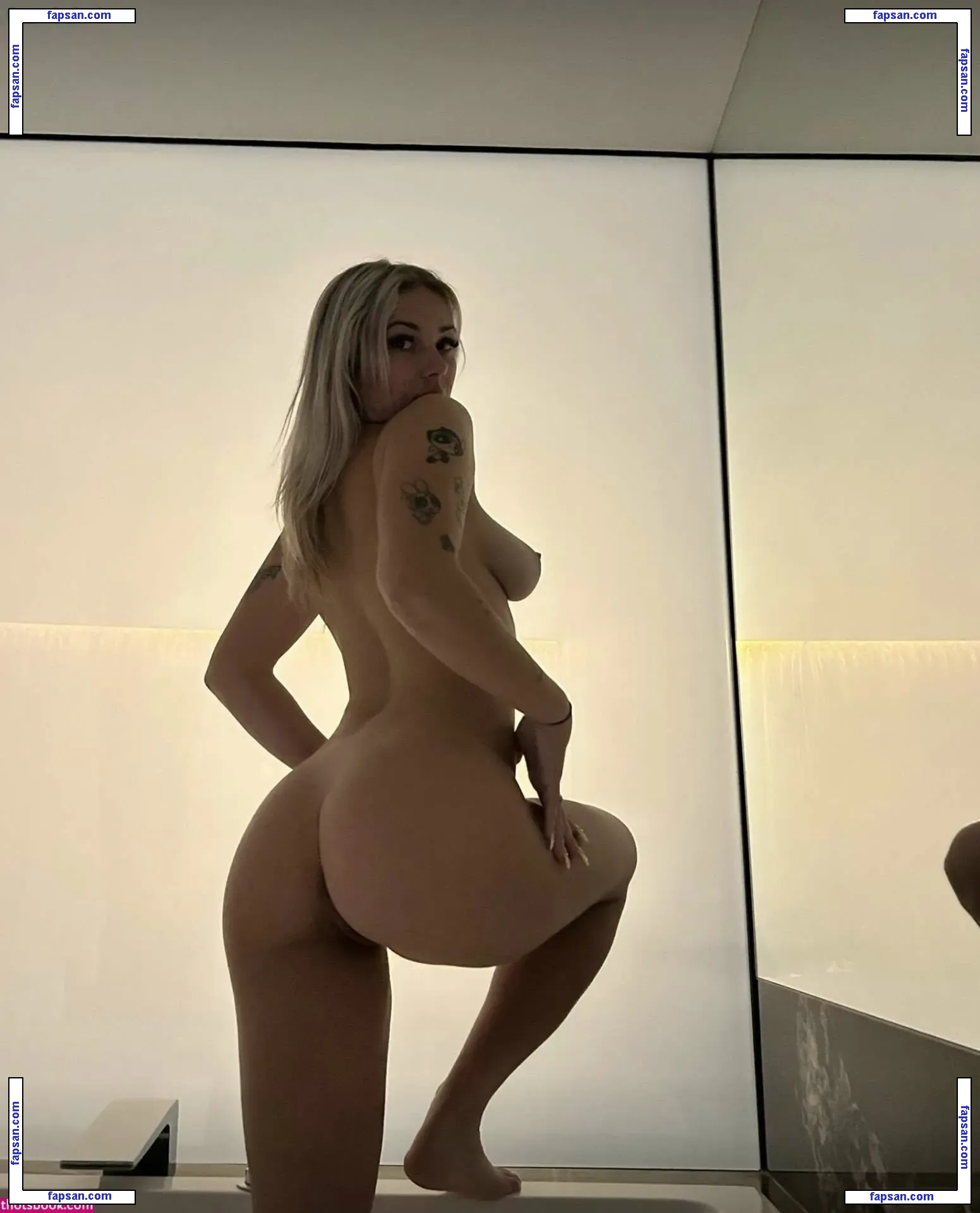 Zara Mander nude photo #0002 from OnlyFans