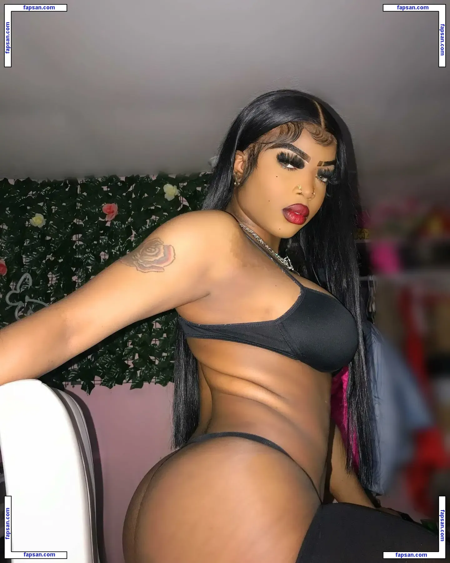 Zarijinsei nude photo #0001 from OnlyFans