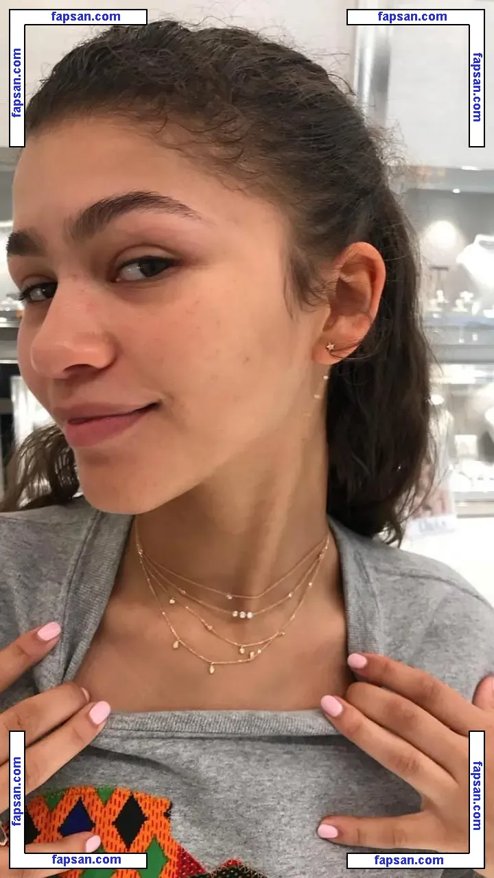 Zendaya nude photo #0716 from OnlyFans
