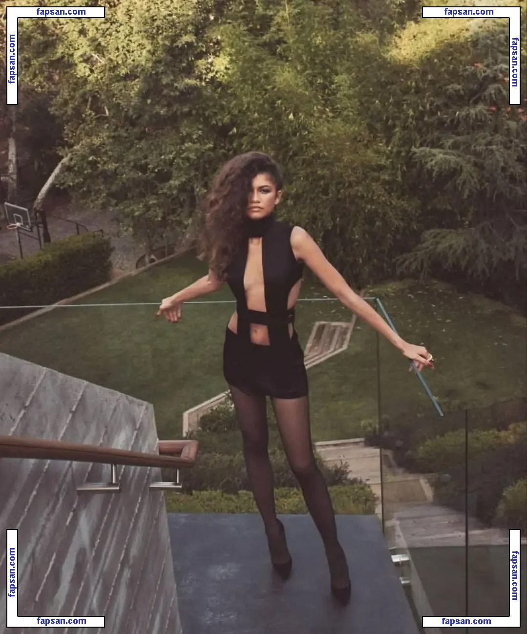 Zendaya nude photo #1400 from OnlyFans