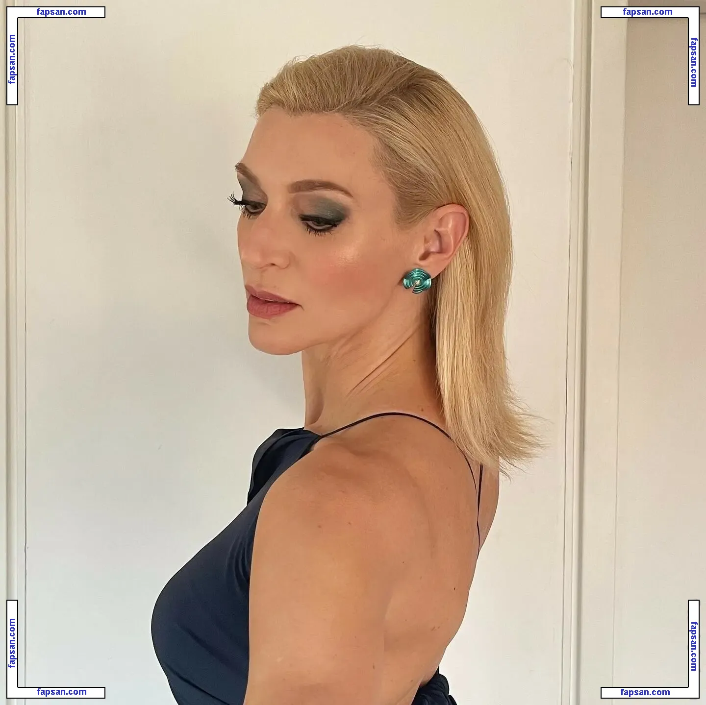 Zeta Douka голая фото #0006 с Онлифанс