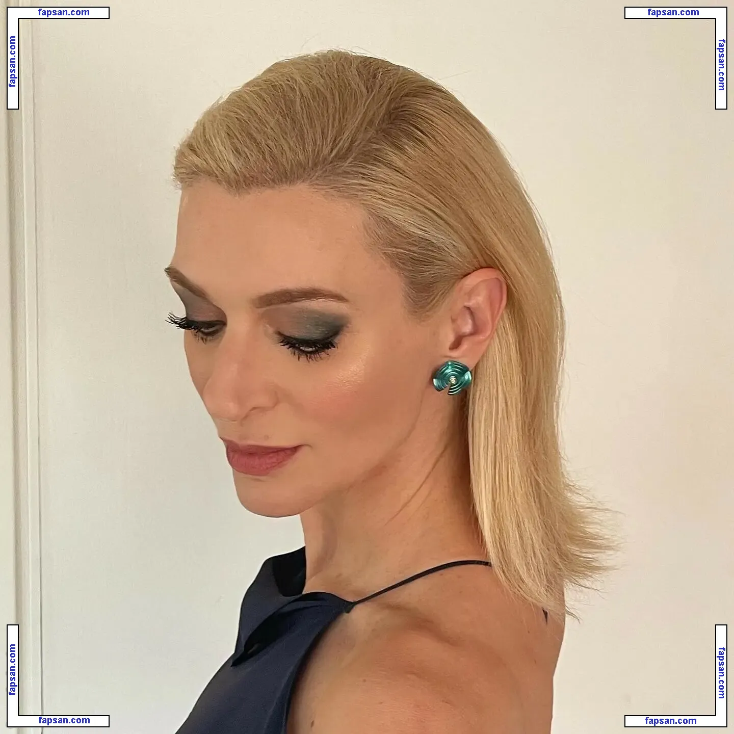 Zeta Douka голая фото #0007 с Онлифанс