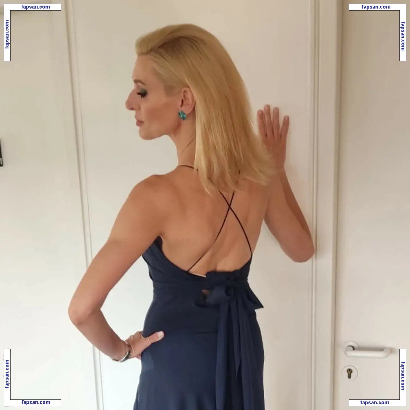 Zeta Douka голая фото #0008 с Онлифанс