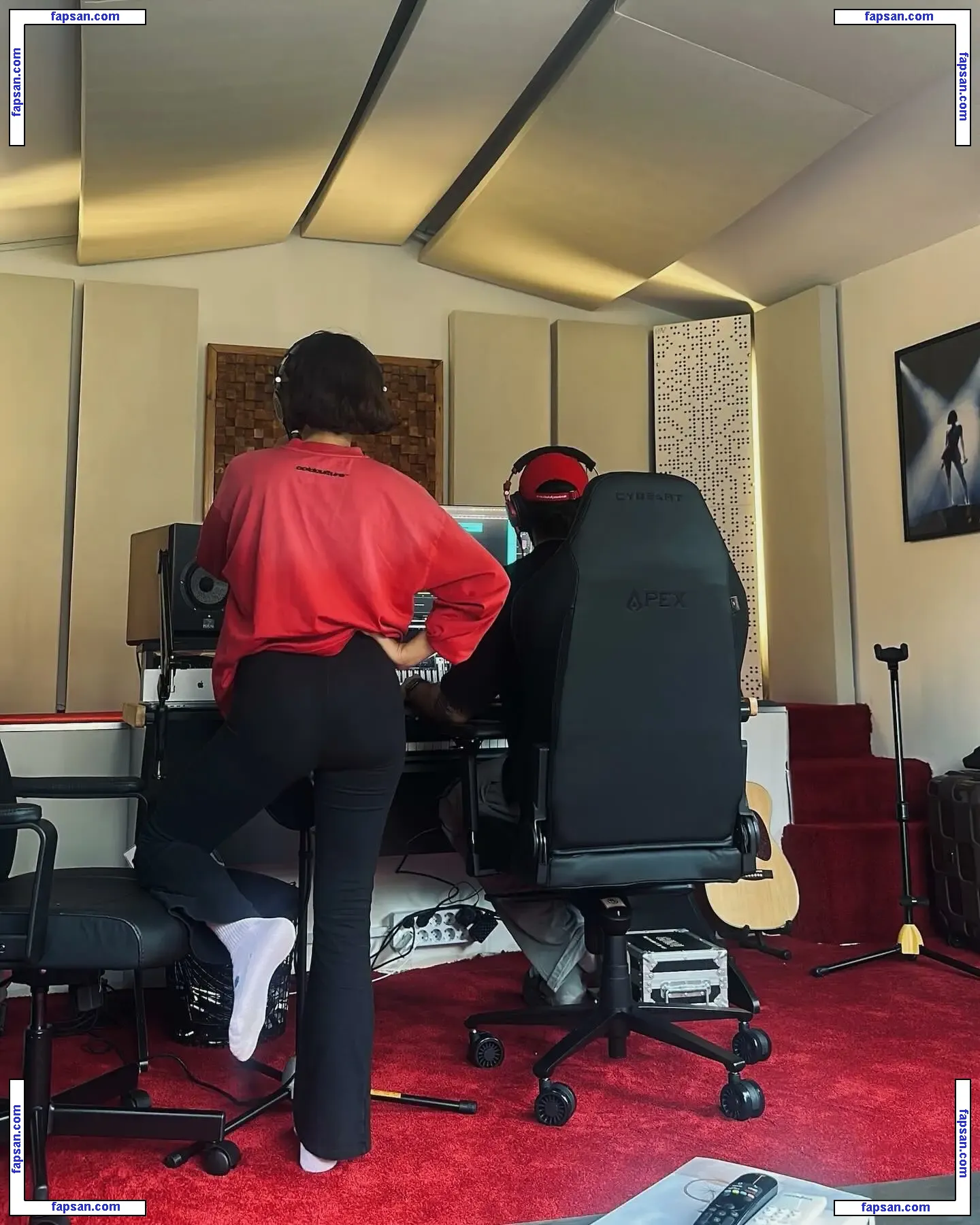 Zeynep Bastık nude photo #0070 from OnlyFans