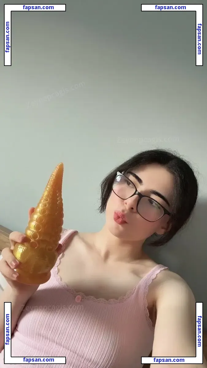 Zeynep çagış nude photo #0009 from OnlyFans