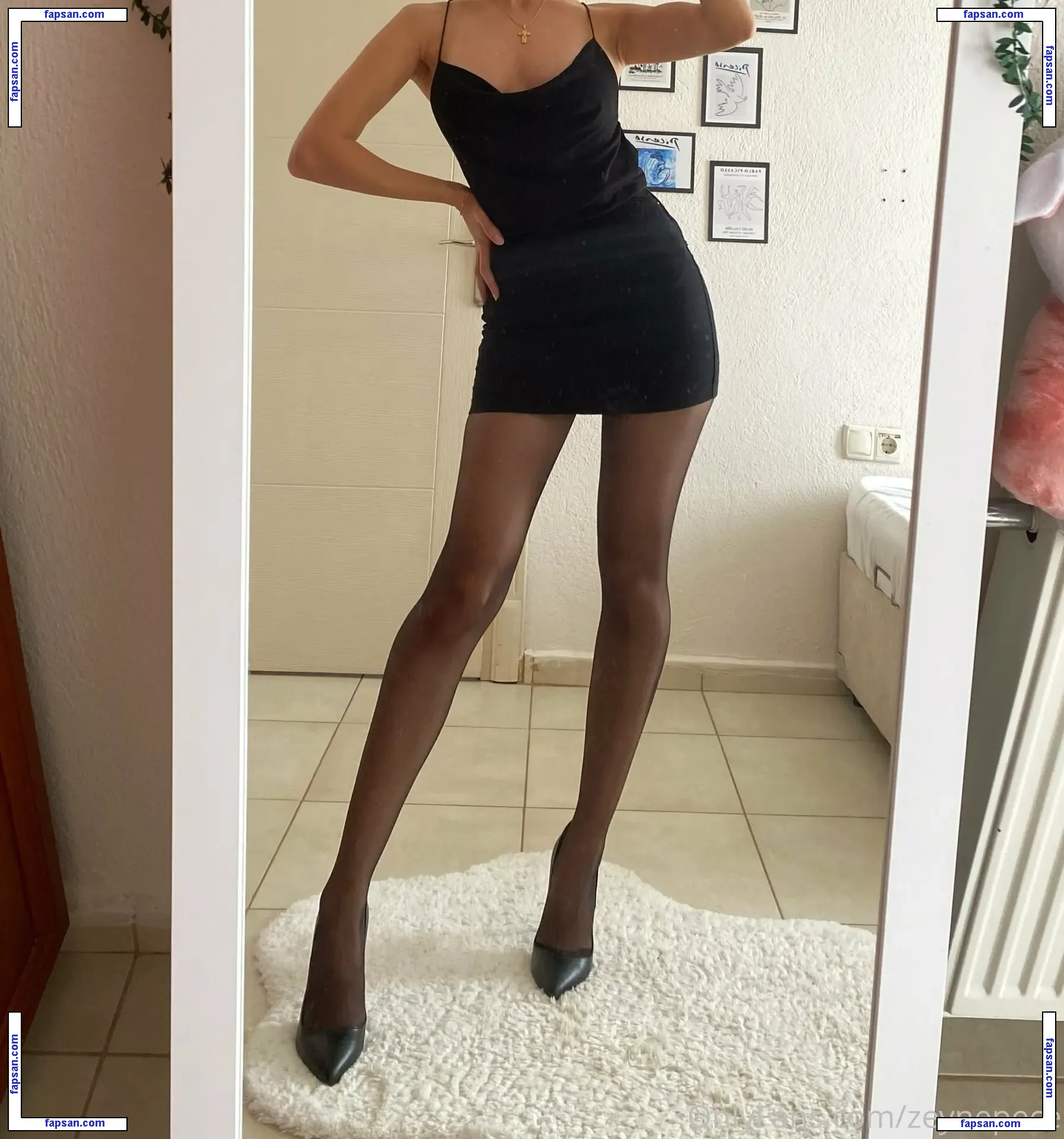 zeynepece nude photo #0008 from OnlyFans