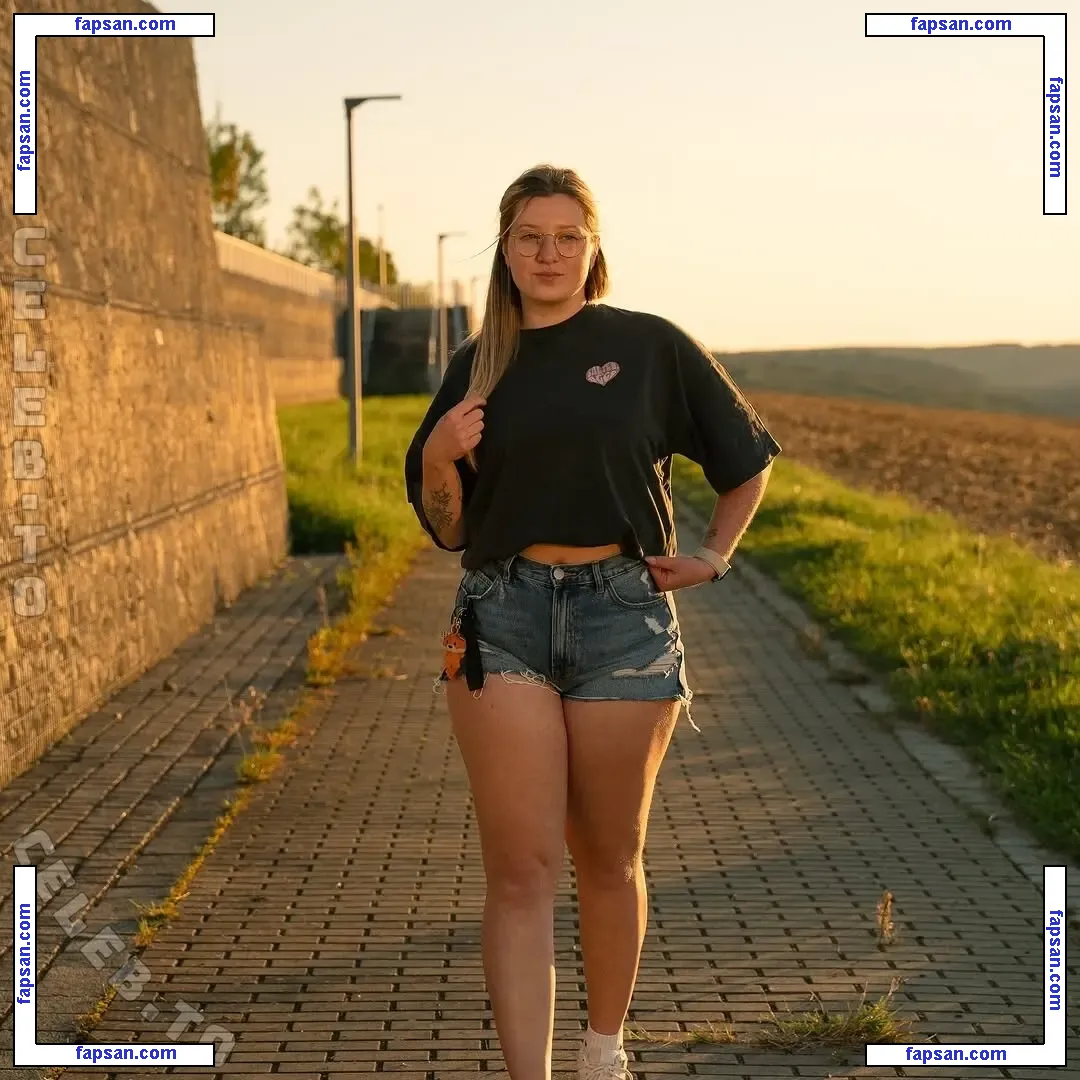 Zimtzxcke голая фото #0009 с Онлифанс