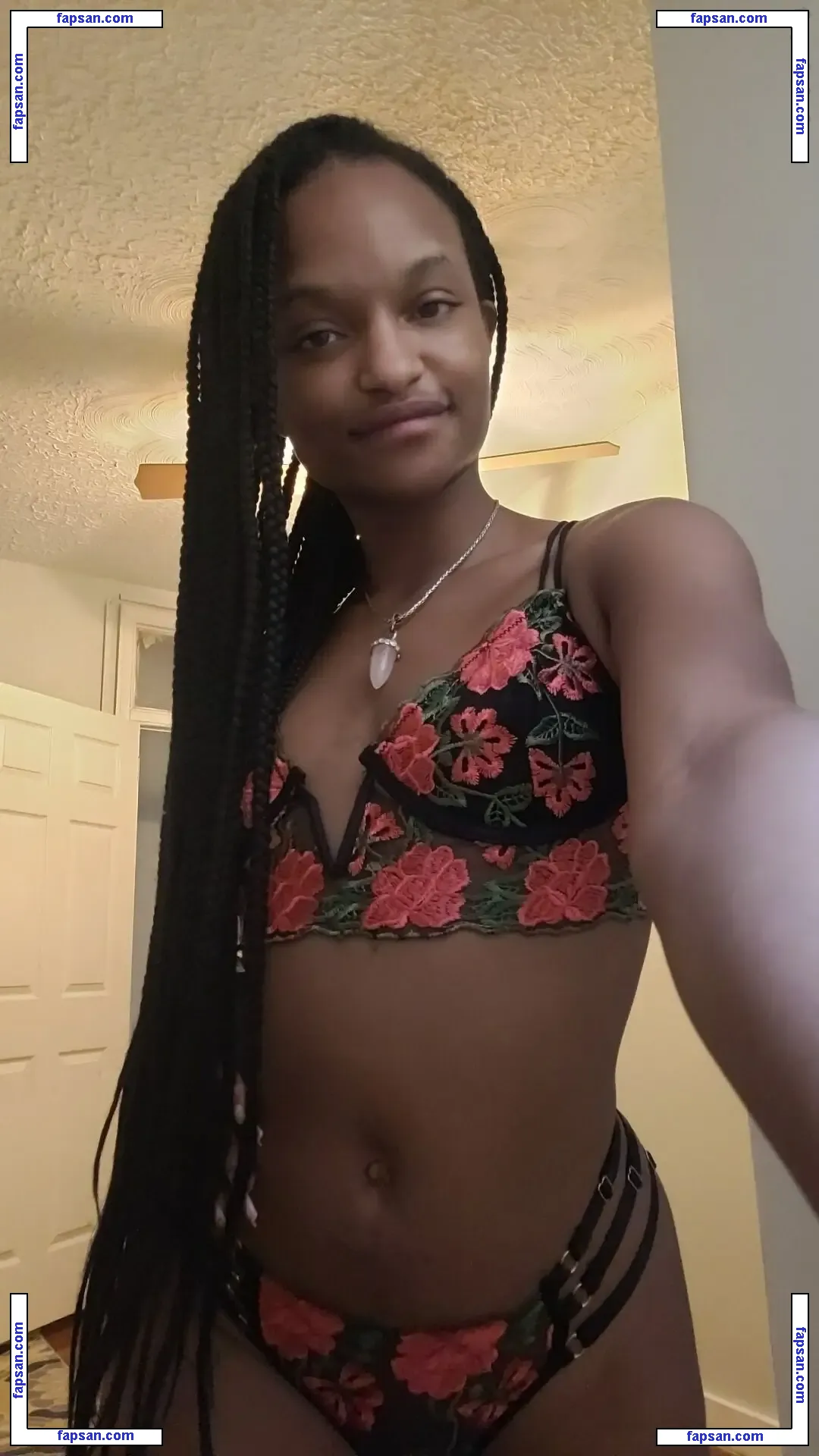 Zinnamon23 nude photo #0005 from OnlyFans