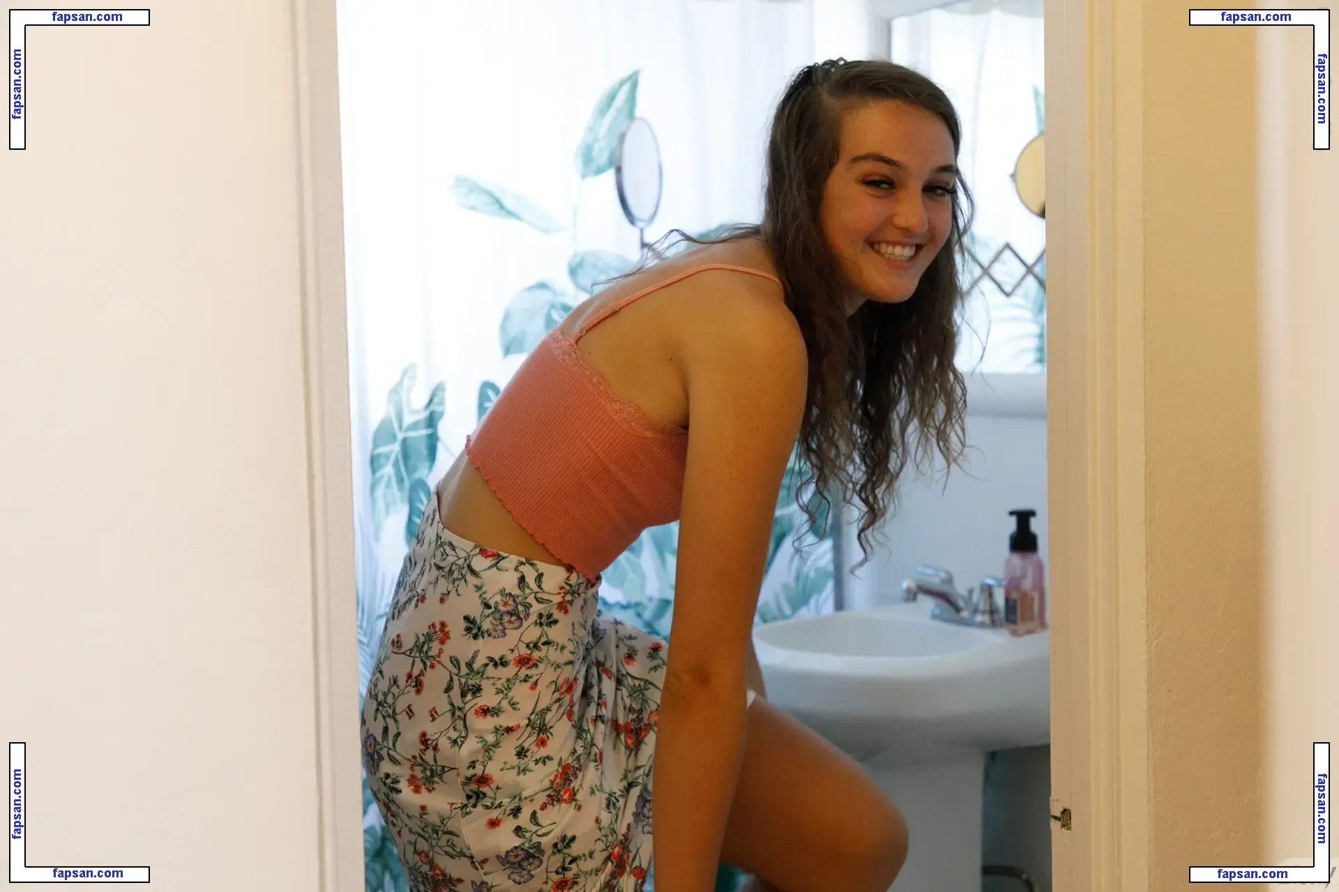 Zishy nude photo #0165 from OnlyFans