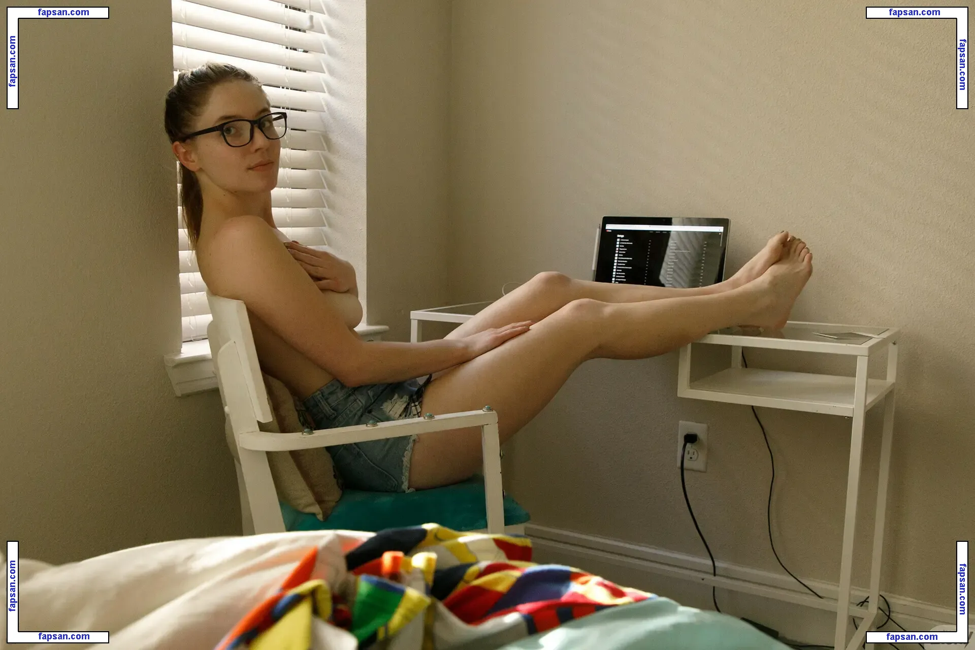 Zishy nude photo #4979 from OnlyFans