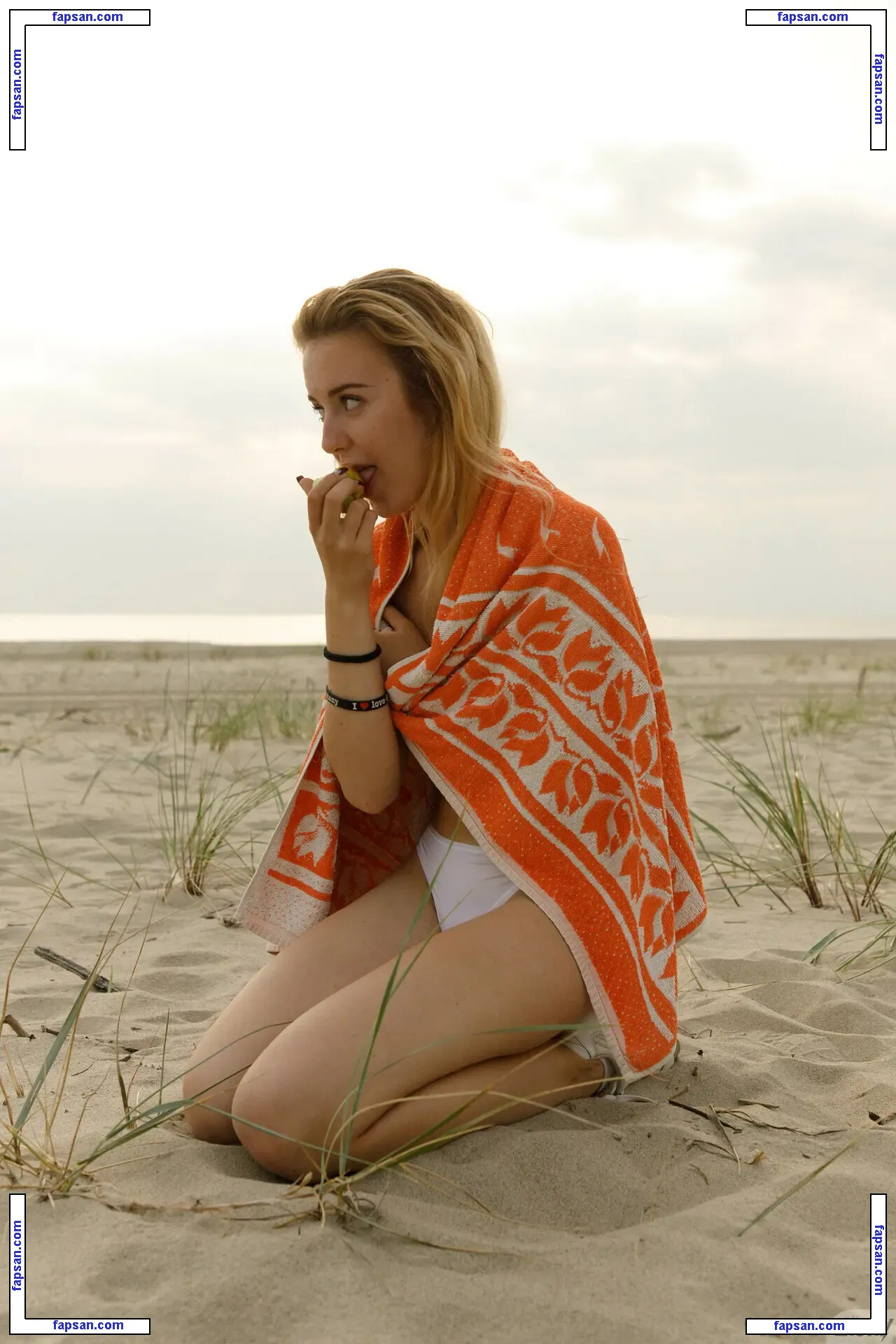 Zishy nude photo #5140 from OnlyFans