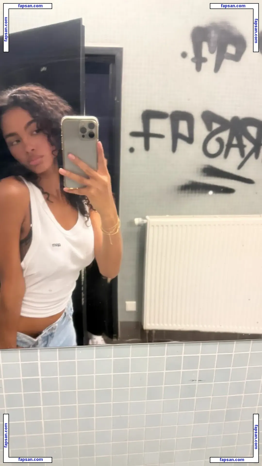 Znefer_ nude photo #0021 from OnlyFans