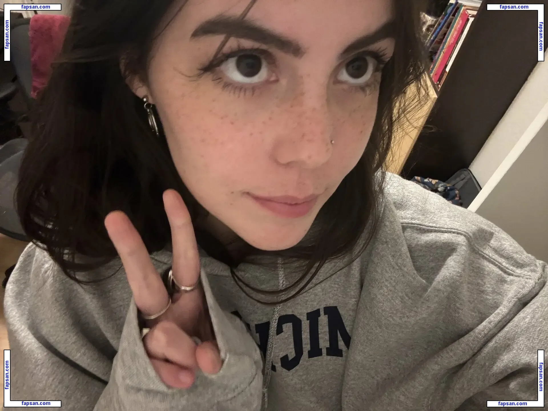 Zobug nude photo #0001 from OnlyFans