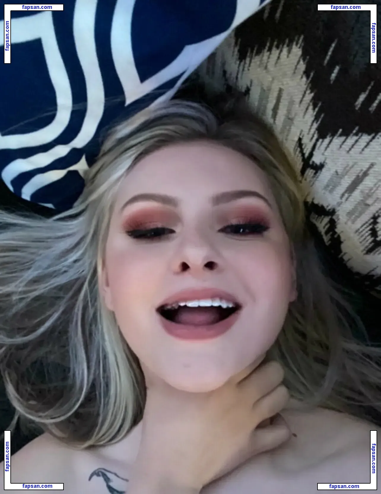 Zoe Canestraro nude photo #0004 from OnlyFans