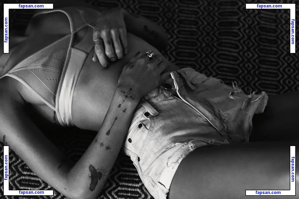 Zoë Kravitz nude photo #0109 from OnlyFans