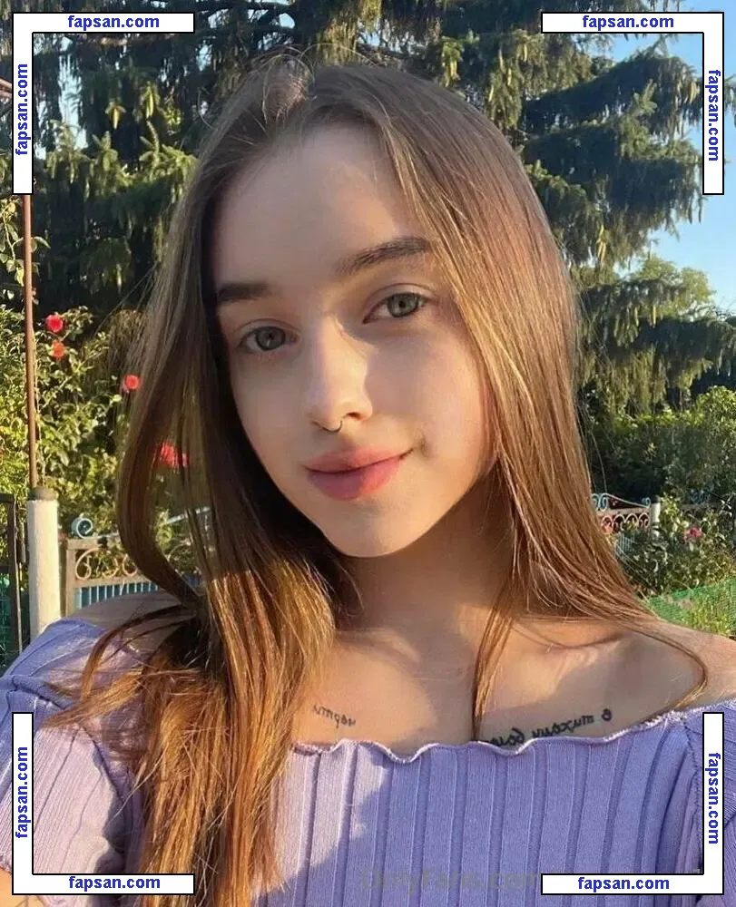 zoeortega18 nude photo #0021 from OnlyFans