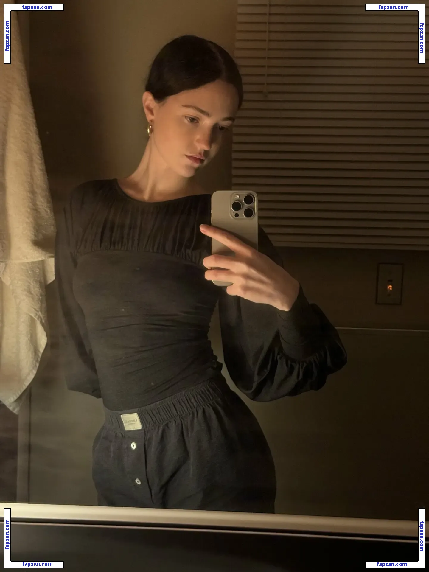 zoeplzshutup nude photo #0011 from OnlyFans