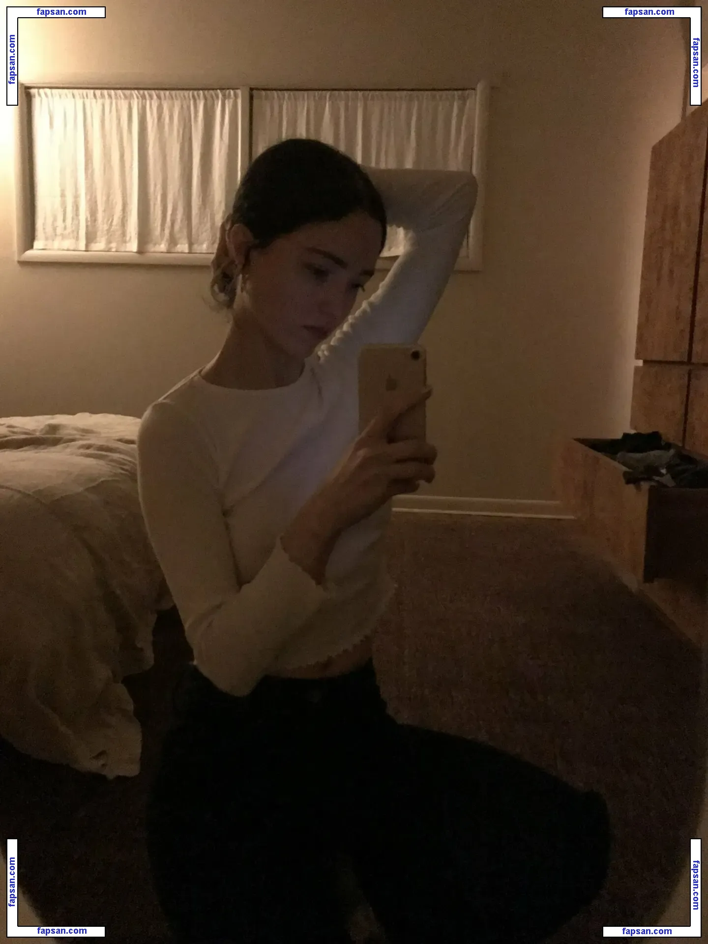 zoeplzshutup nude photo #0015 from OnlyFans