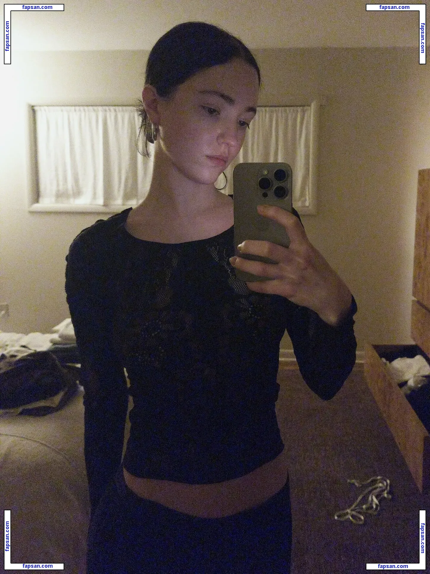 zoeplzshutup nude photo #0022 from OnlyFans