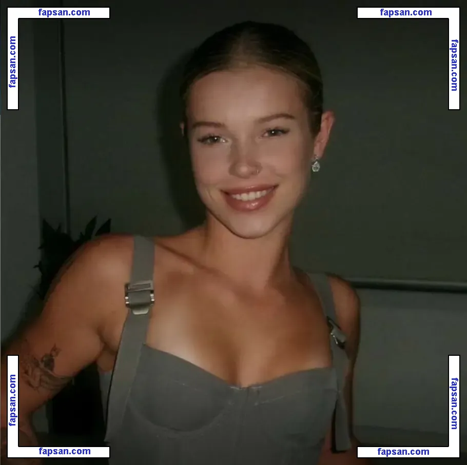 zoetwistmusic nude photo #0001 from OnlyFans