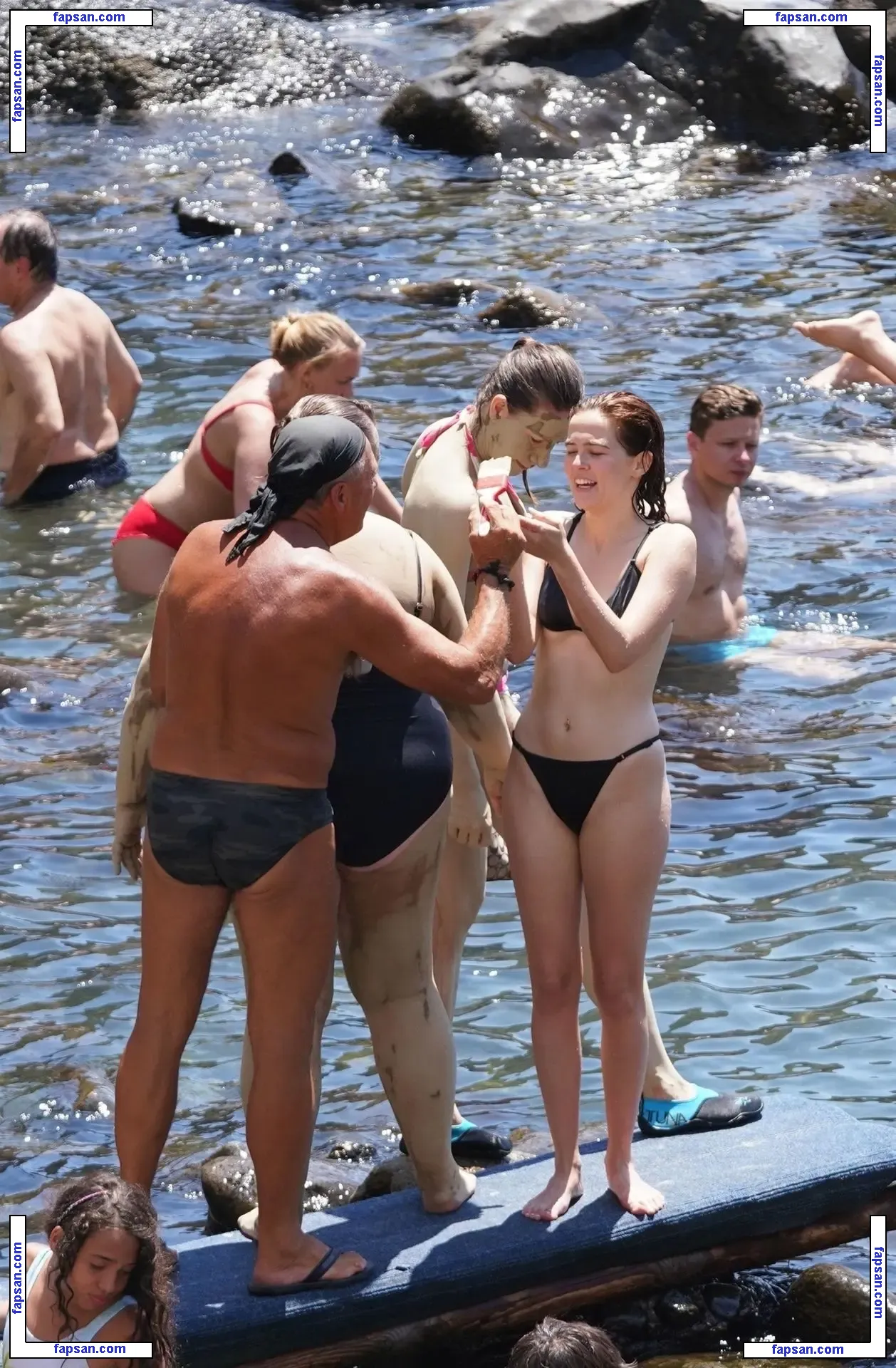 Zoey Deutch nude photo #0082 from OnlyFans