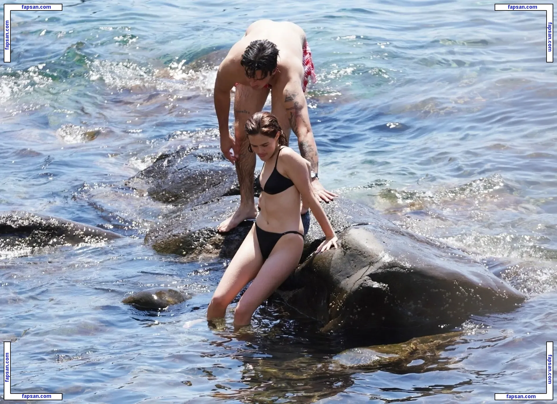 Zoey Deutch nude photo #0098 from OnlyFans