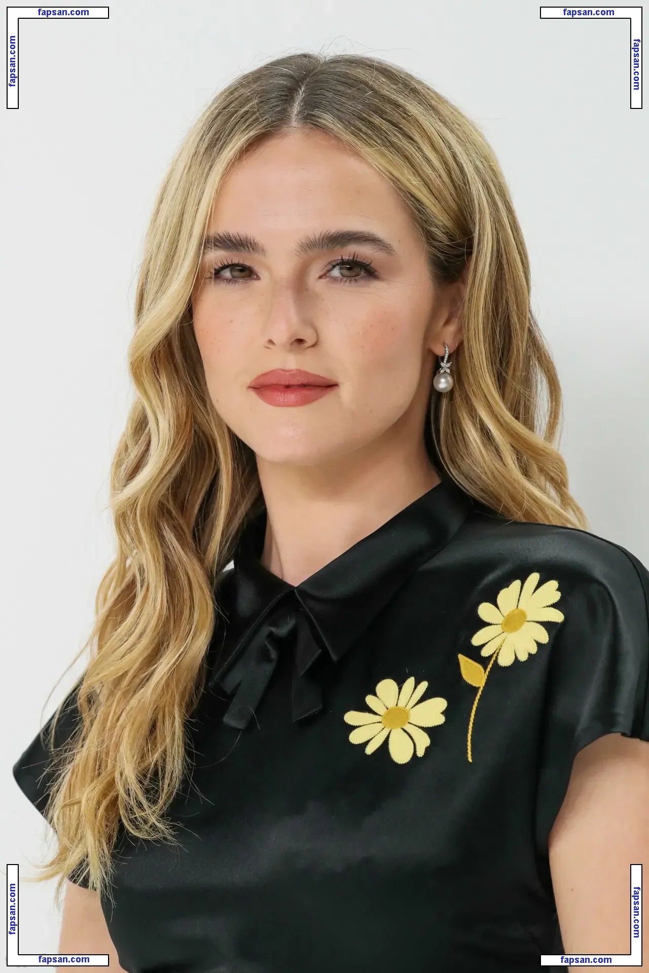 Zoey Deutch голая фото #0268 с Онлифанс