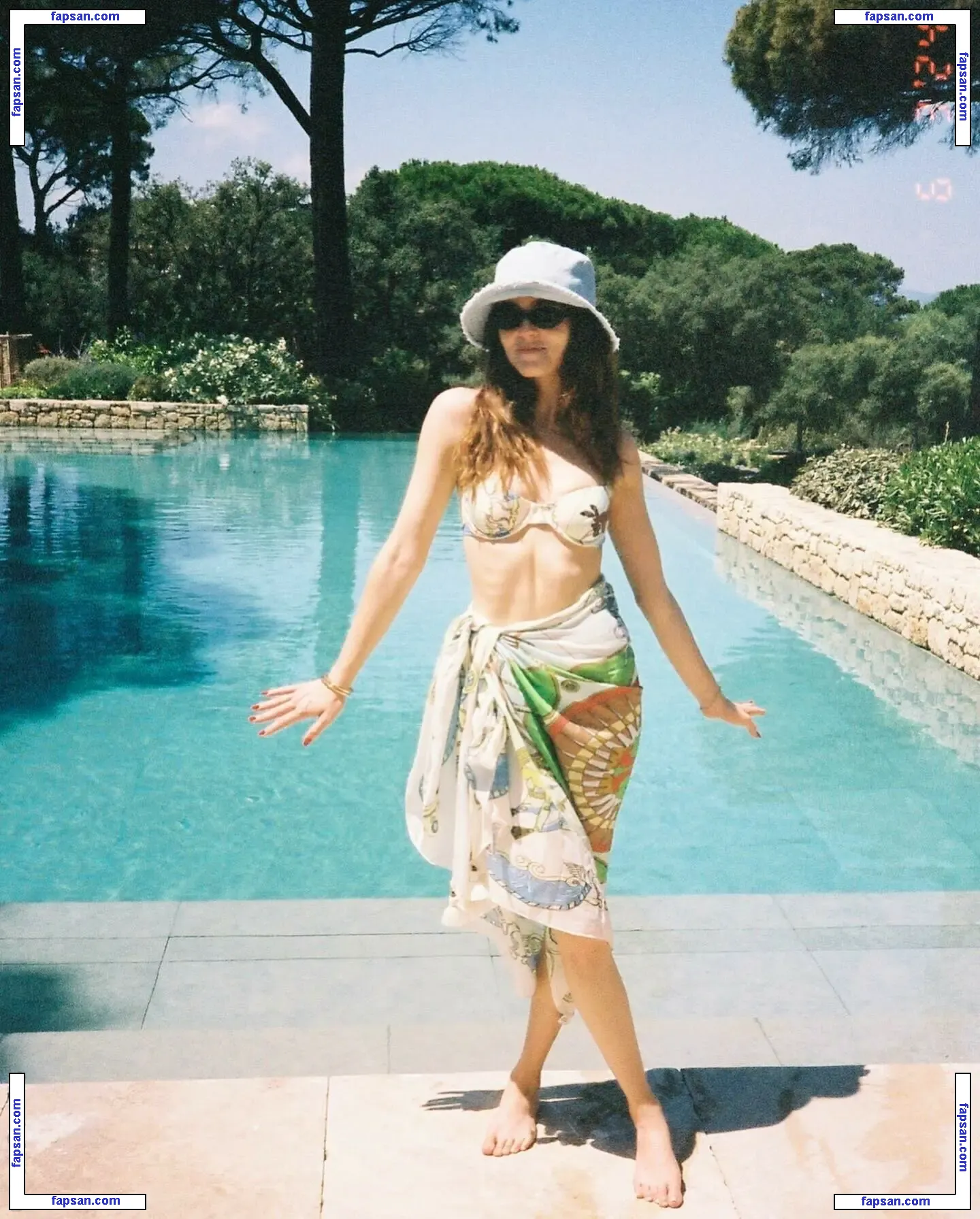 Zoey Deutch nude photo #0387 from OnlyFans