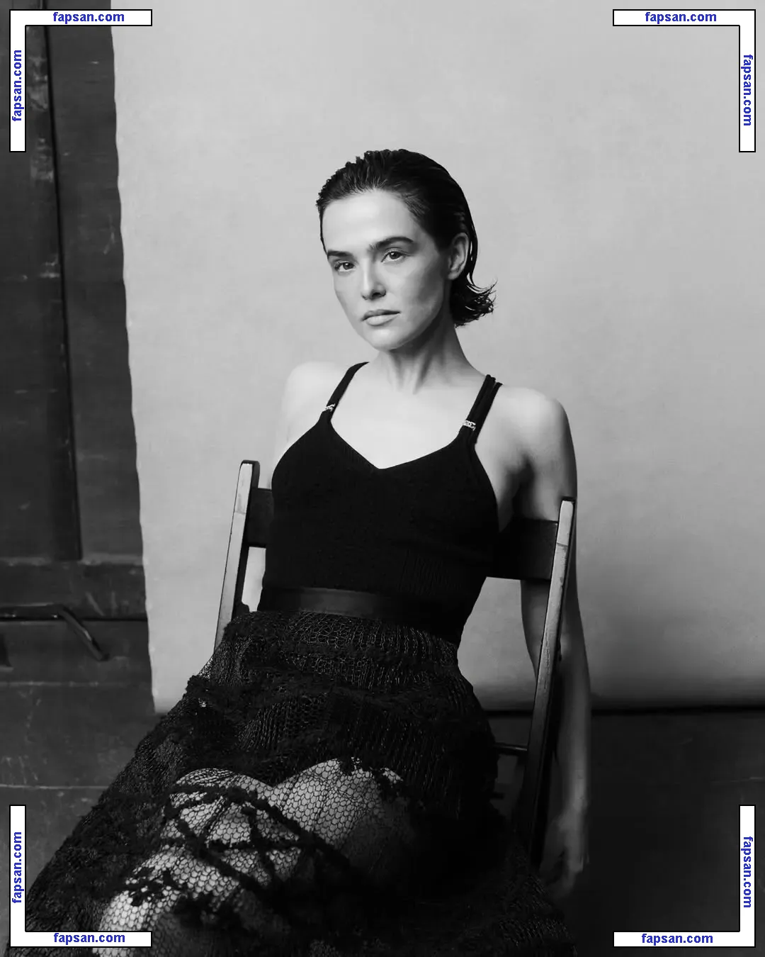 Zoey Deutch nude photo #0501 from OnlyFans