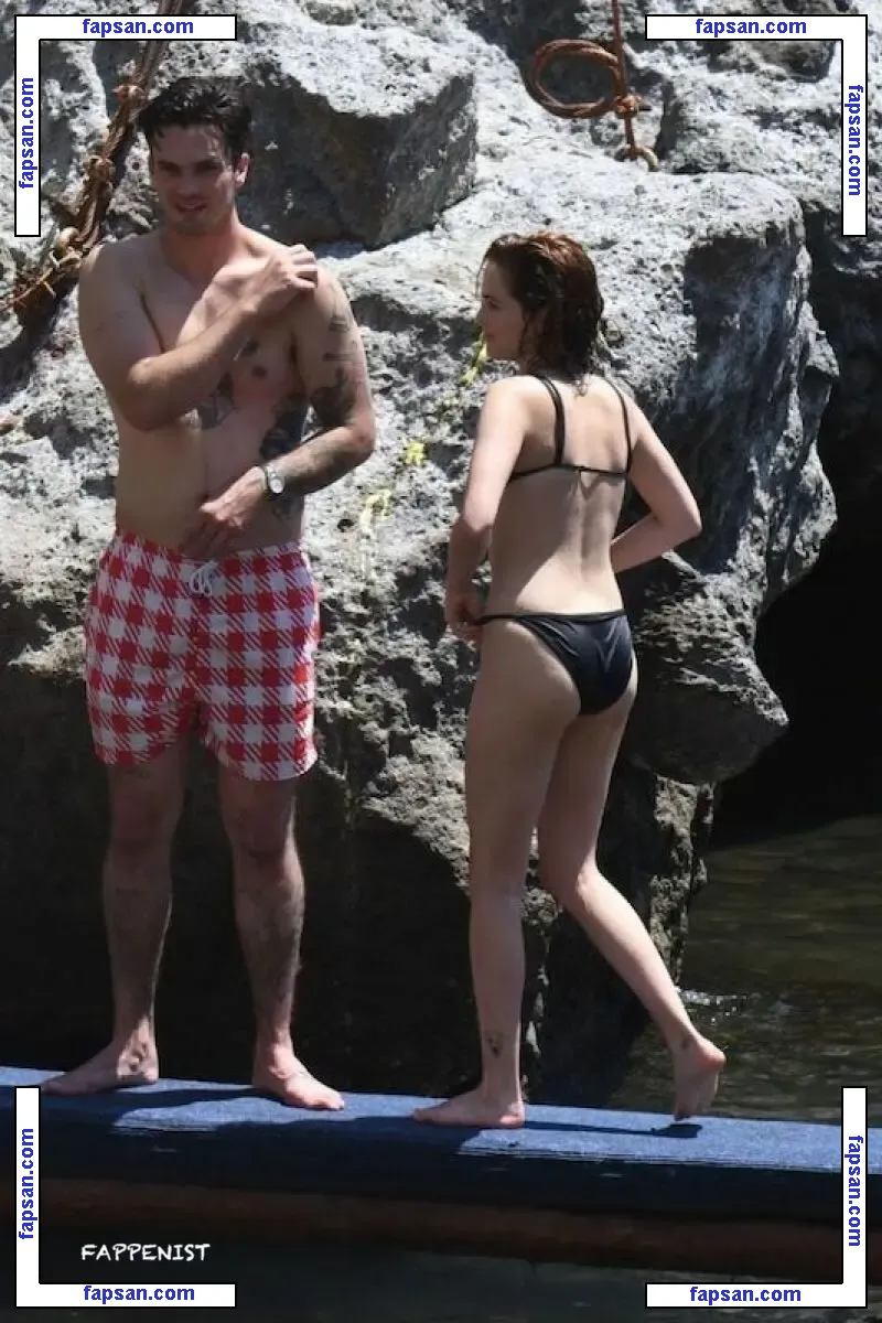 Zoey Deutch nude photo #0544 from OnlyFans