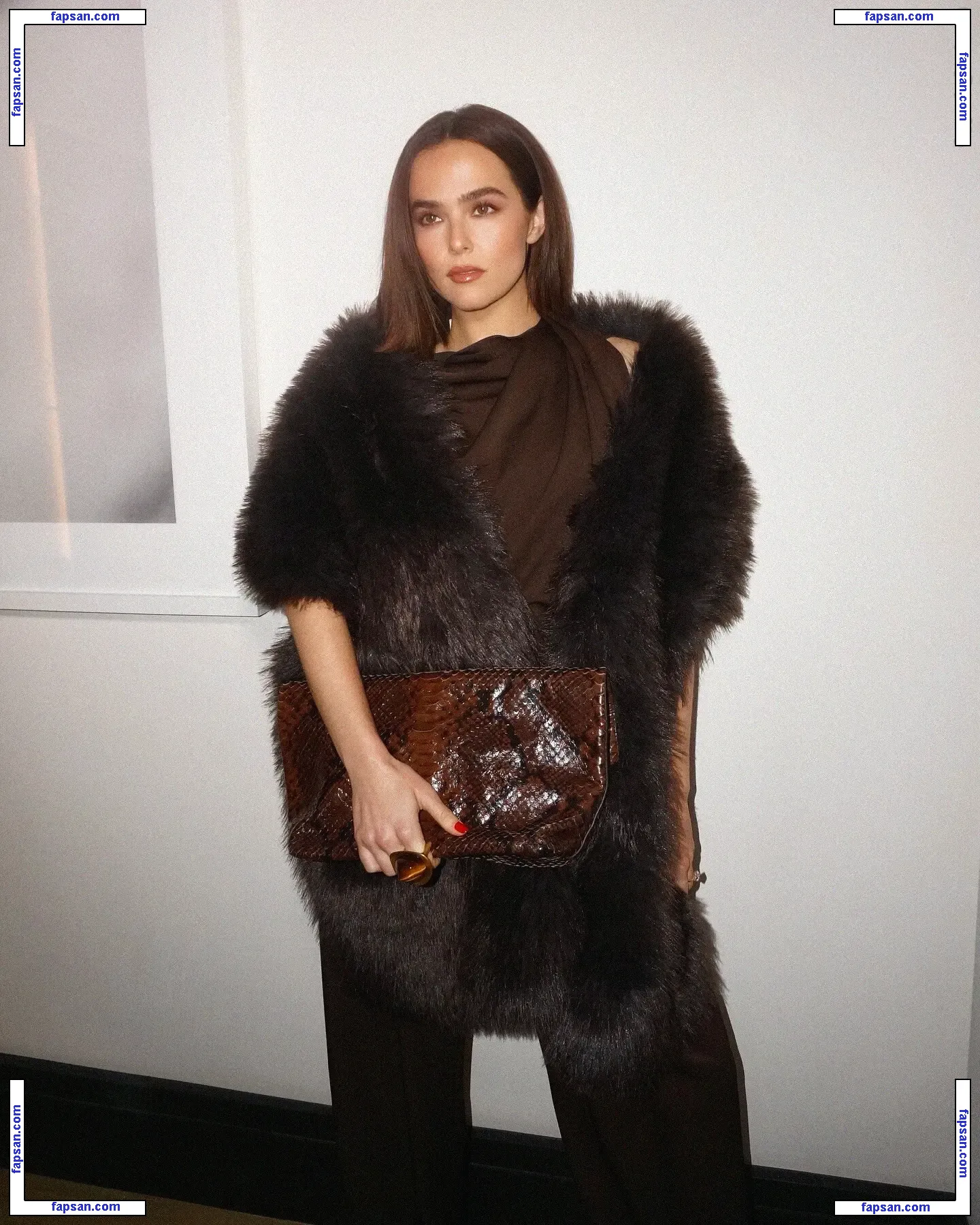 Zoey Deutch nude photo #0559 from OnlyFans