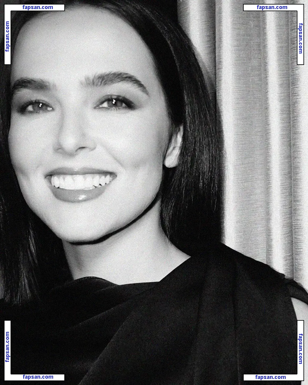 Zoey Deutch nude photo #0560 from OnlyFans