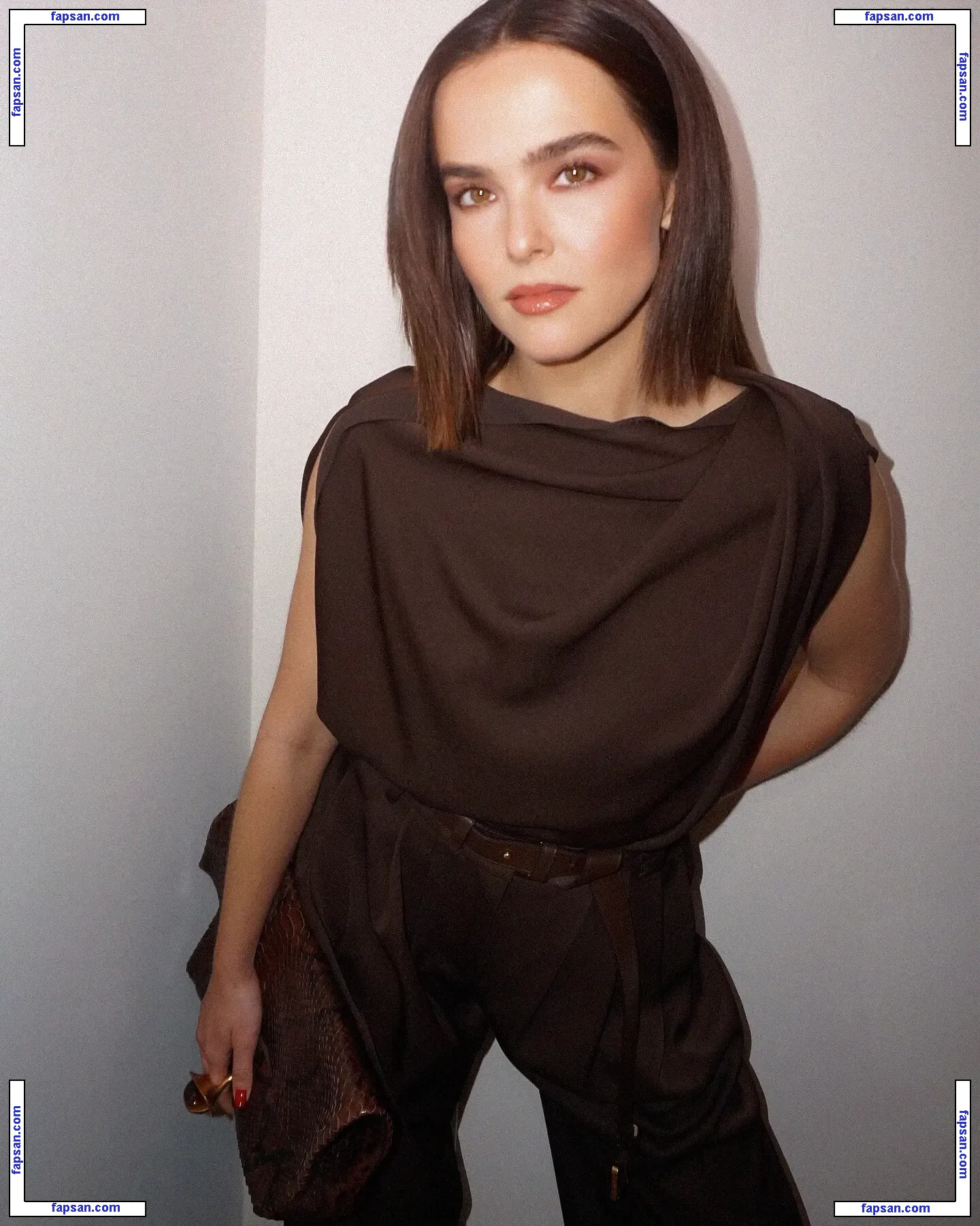 Zoey Deutch nude photo #0562 from OnlyFans